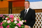 Bezirksapostel in der Mehrzweckhalle des Bezirkes